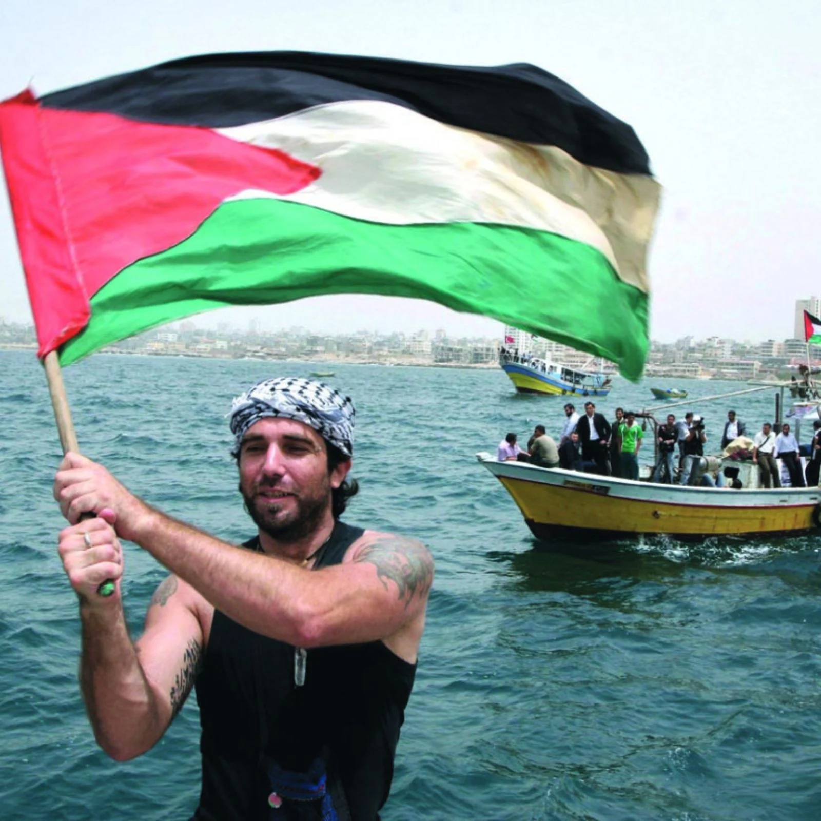 Vik Arrigoni, l'anniversario: il racconto di come arrivò a Gaza via mare nel 2008