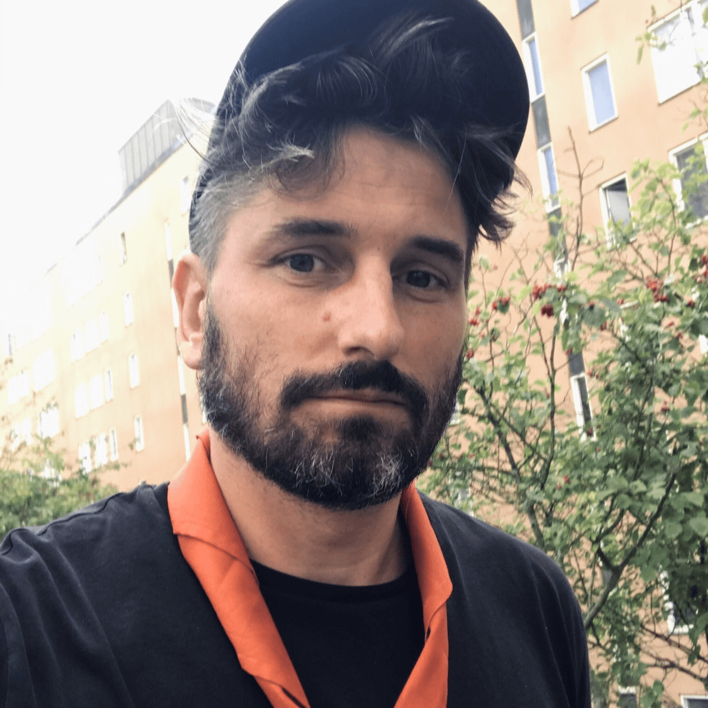 "Maledetti uomini", lo scrittore svedese Andrev Walden racconta la sua infanzia con sette padri