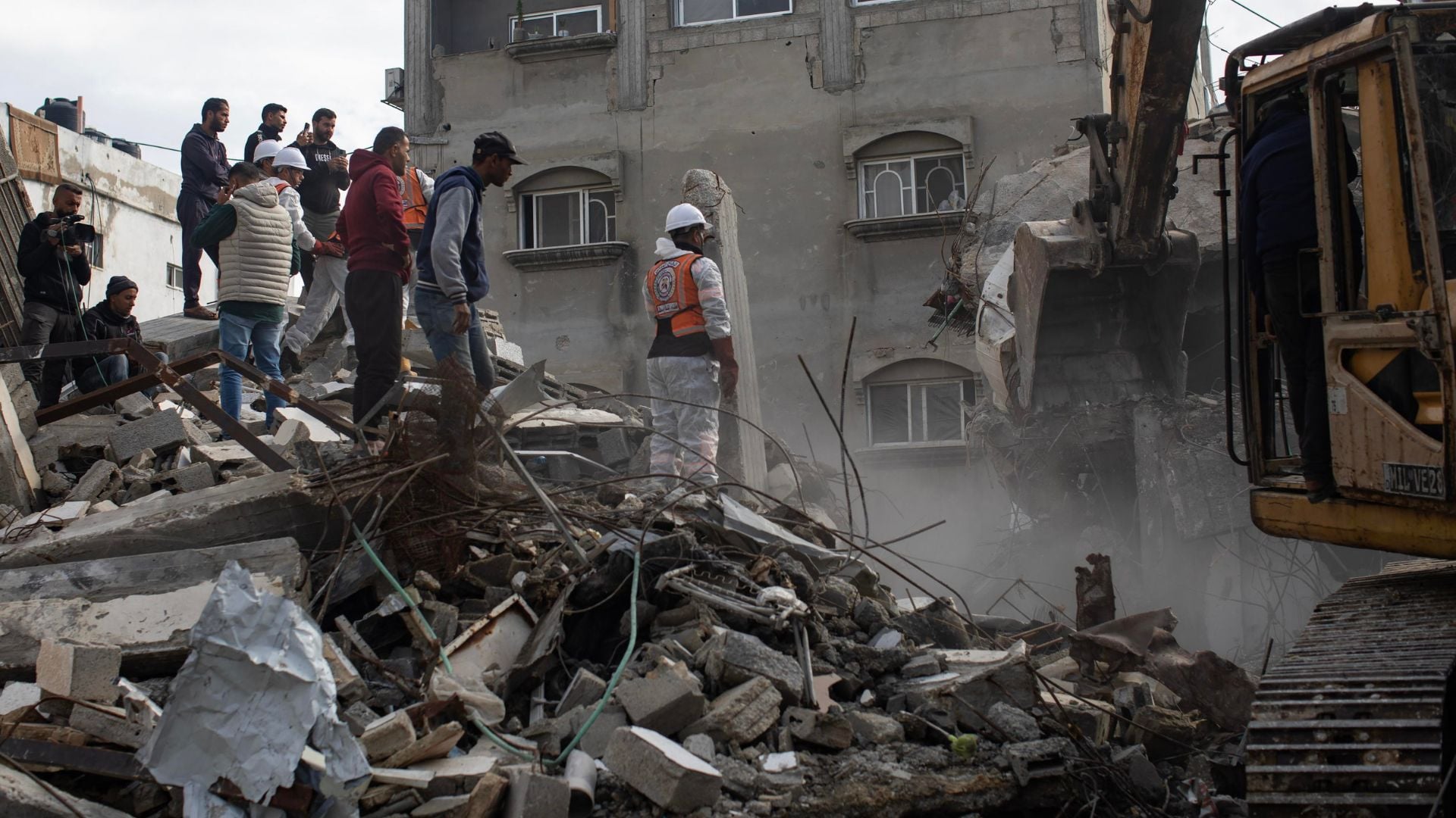 Gaza ricerca vittime ANSA