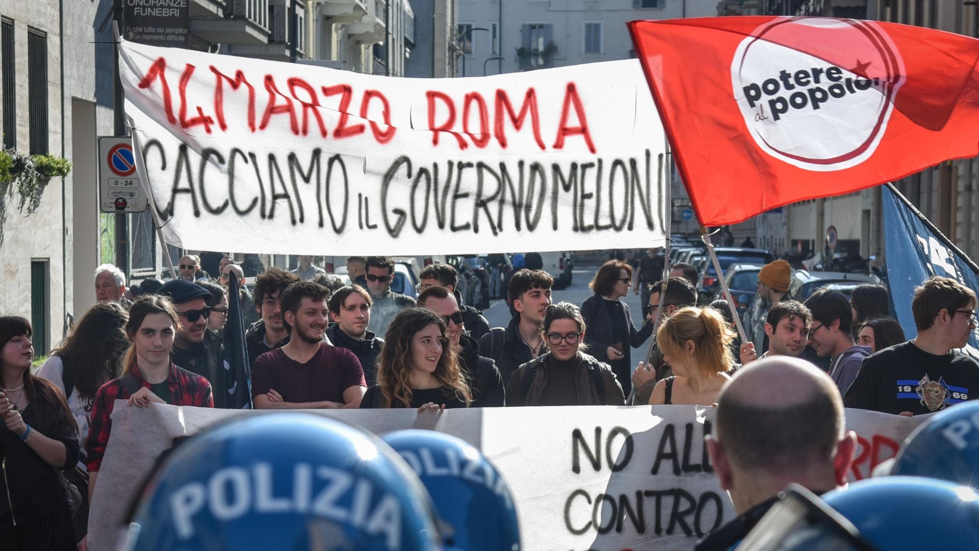 Presidio Meloni Milano ANSA