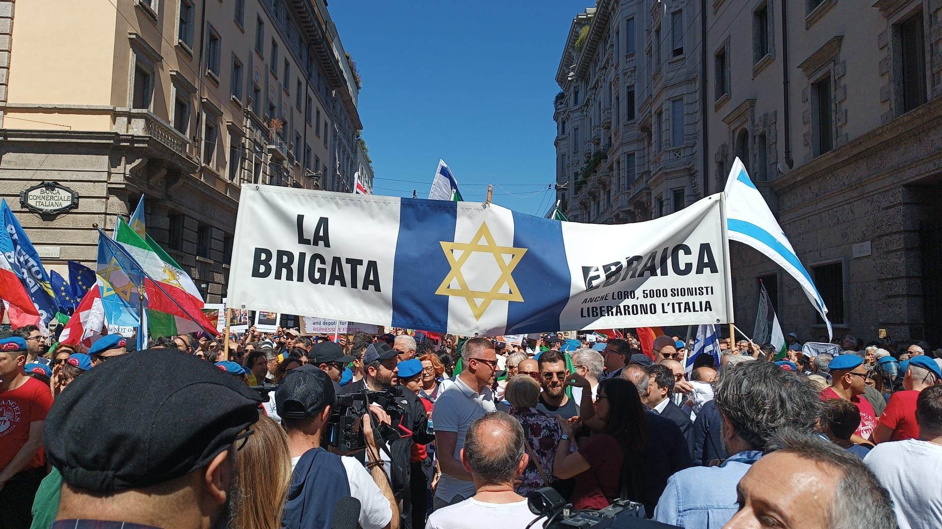 Brigata ebraica prima in testa al corteo e poi espulsa