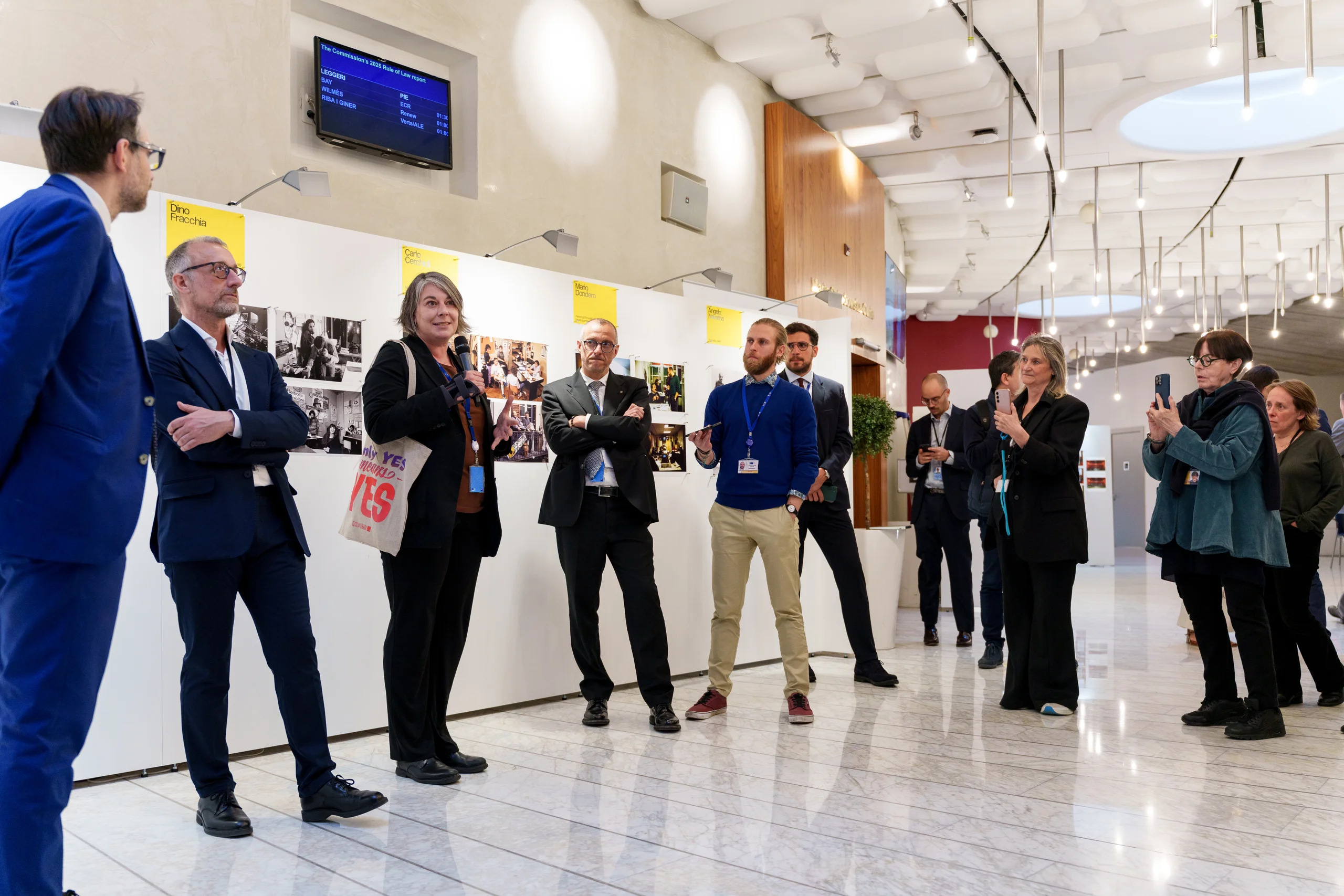 Inaugurazione della mostra di Radio Popolare al Parlamento europeo a Strasburgo, 28 aprile 2026