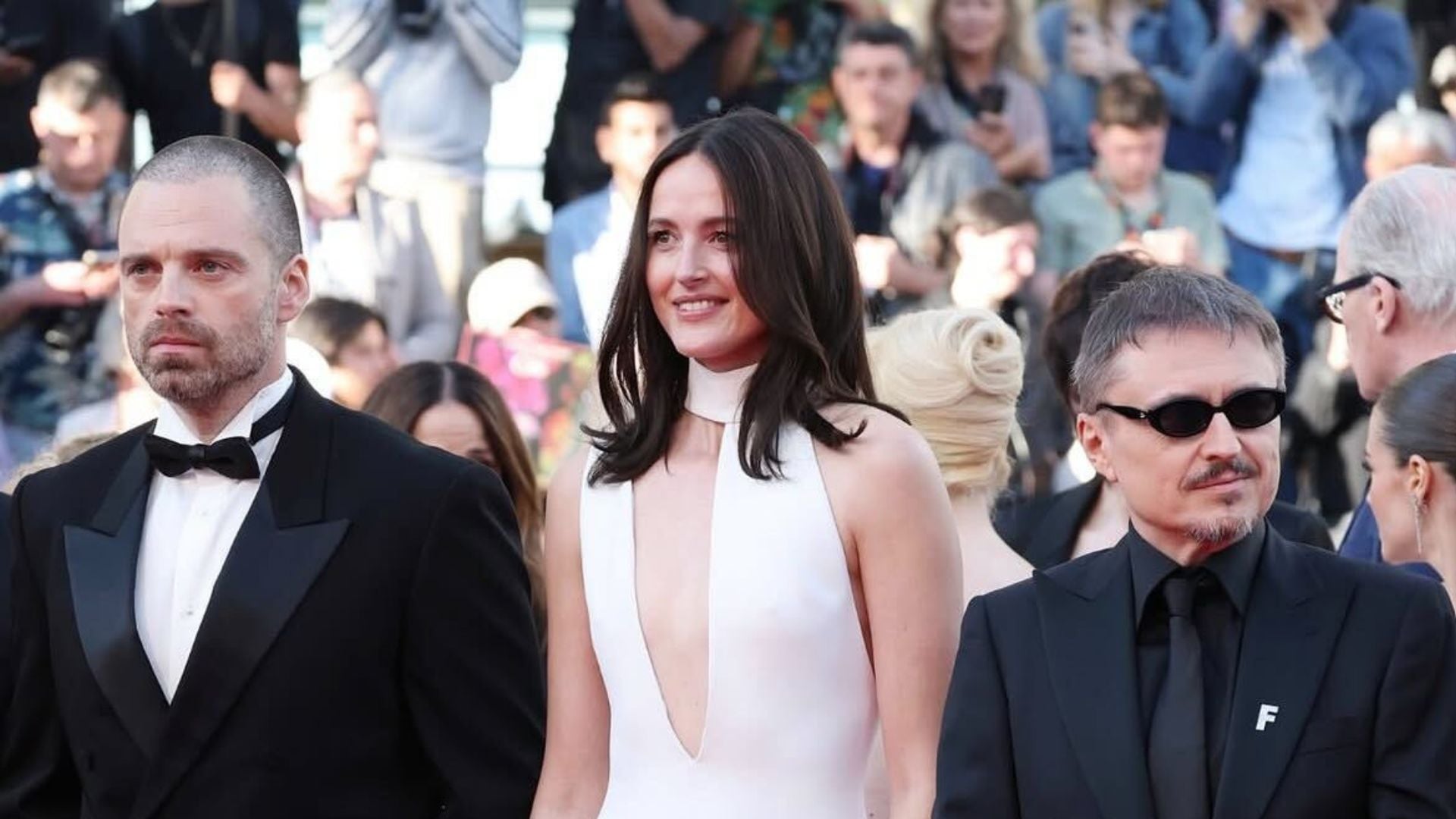 Gli attori protagonisti Sebastian Stan, Renate Reinsve con il regista Cristian Mungiu di 'Fjord'