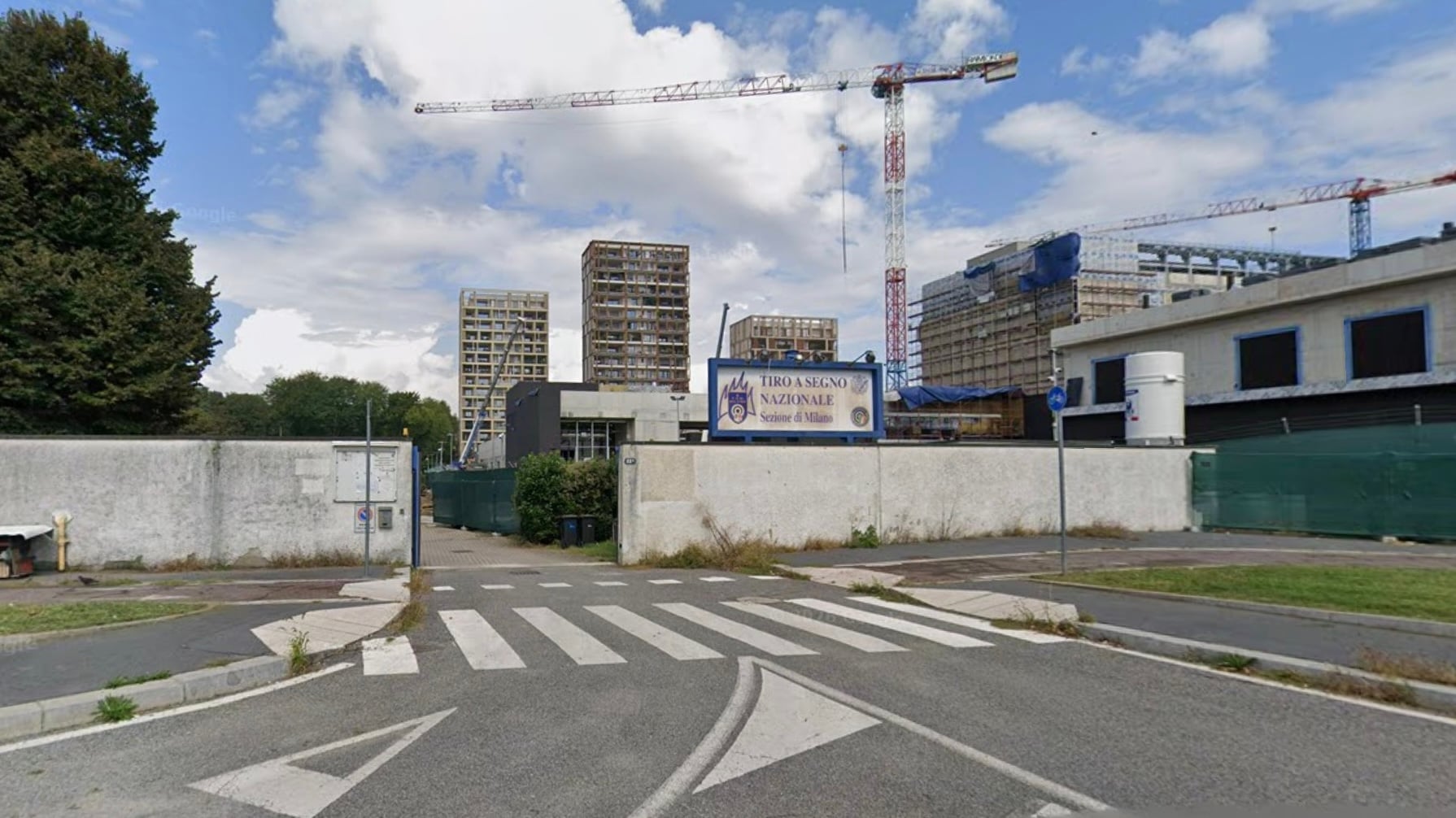 Operai indiani sfruttati e minacciati per costruire il nuovo consolato degli Stati Uniti a Milano