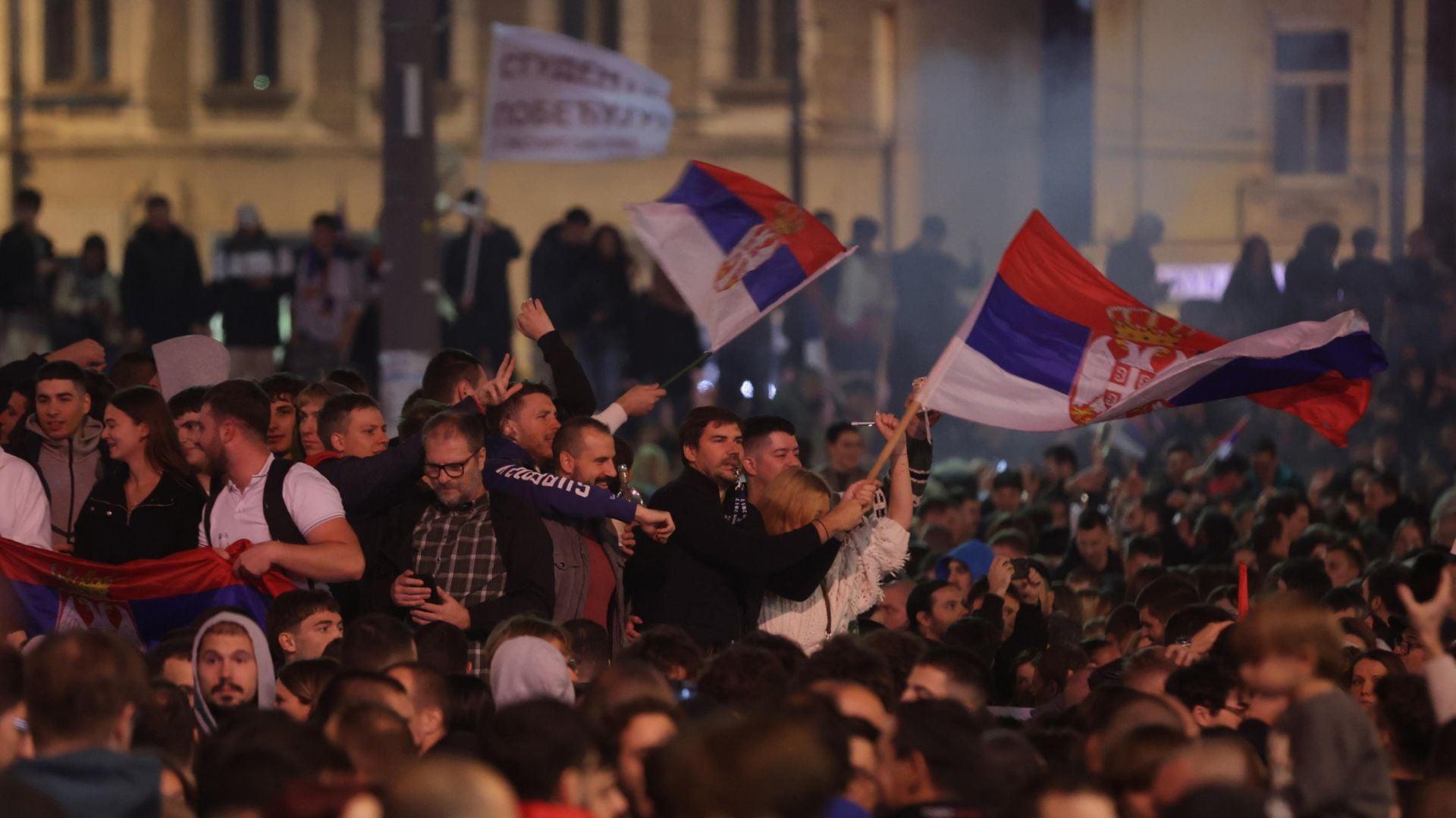 La Serbia cambia pagina. Gli studenti vincono le elezioni contro Vucic ANSA