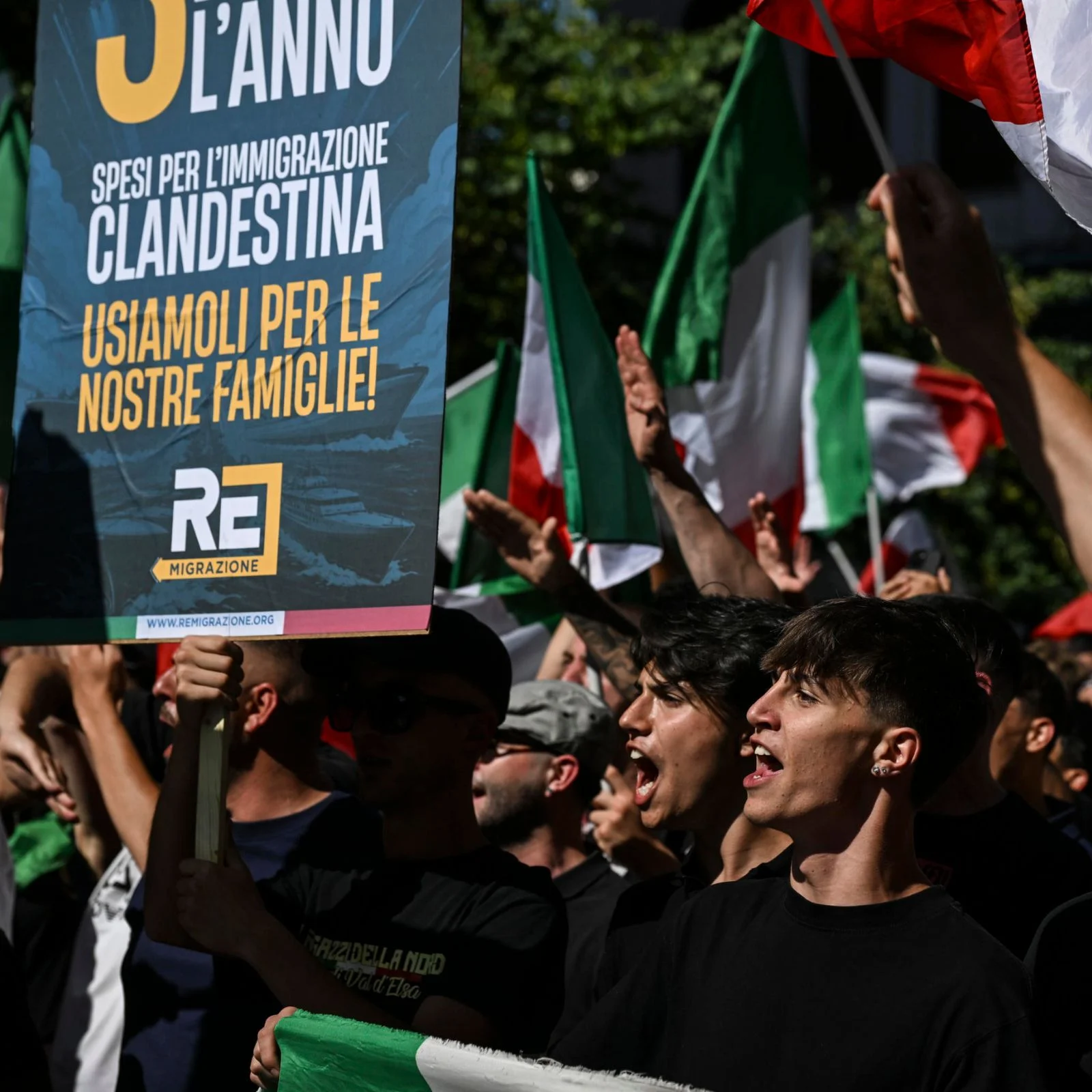 Remigrazione. La proposta di Casapound non diventerà legge, ma il tema è ormai sdoganato