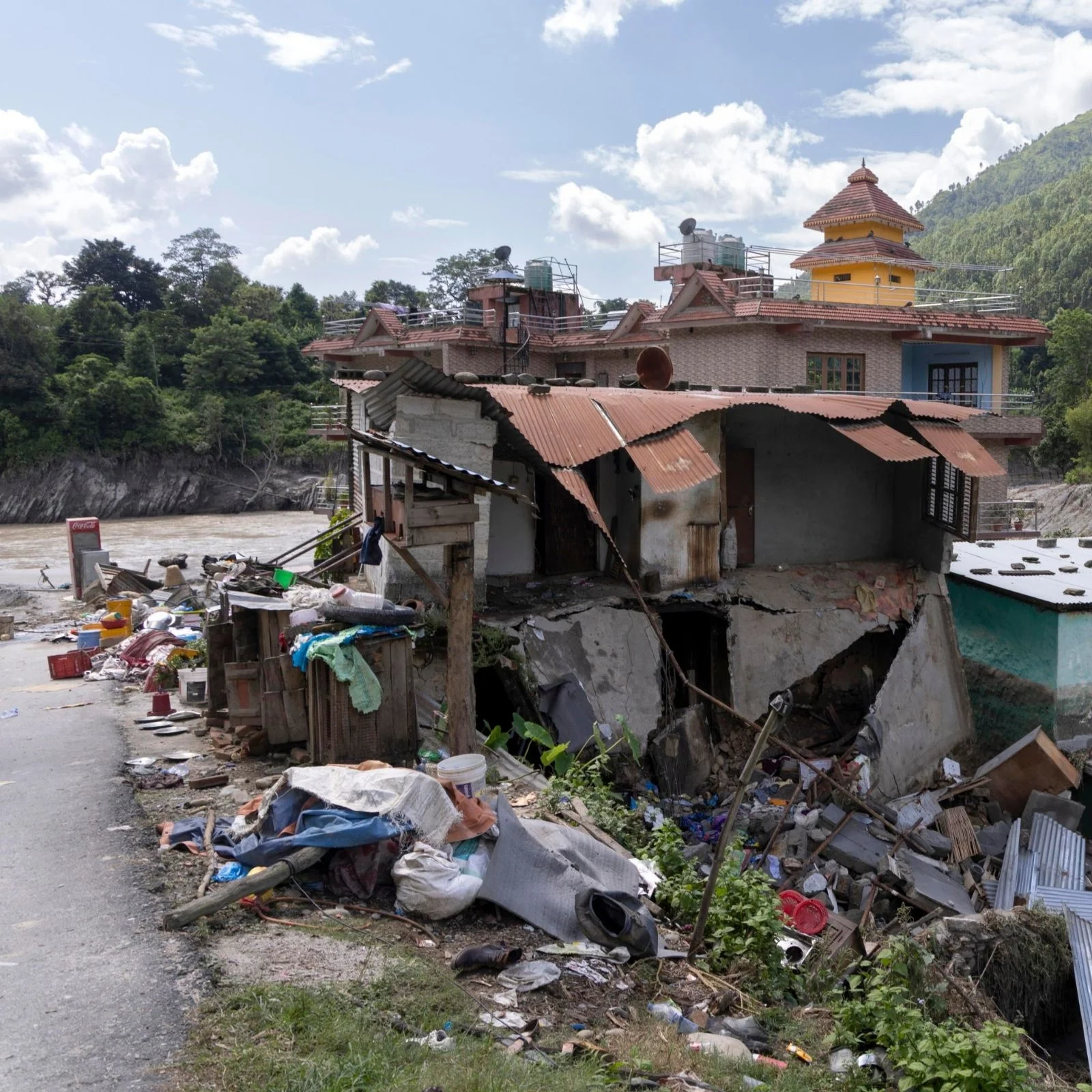 La crisi climatica favorisce catastrofi come in Nepal, ma per controllare i ghiacciai mancano i fondi