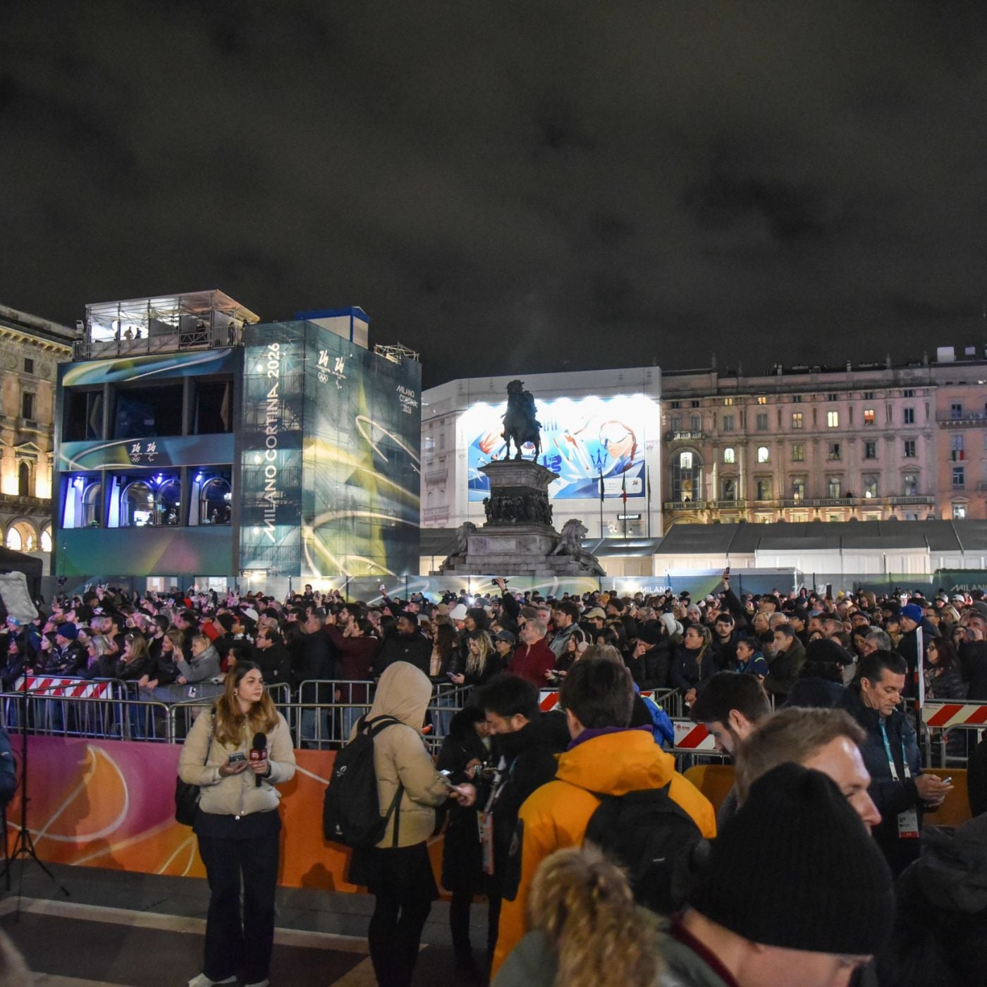 Olimpiadi, la fiaccola in piazza Duomo. Alla cerimonia inaugurale biglietti in saldo per i volontari