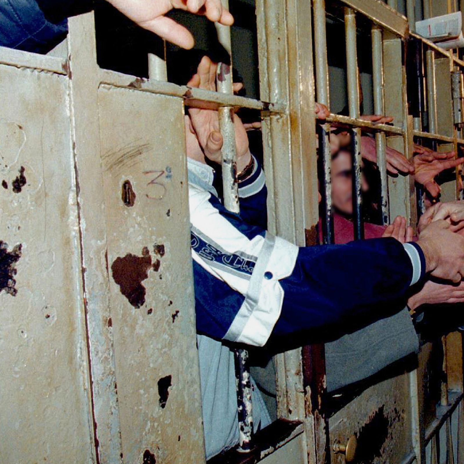 Sovraffollamento e mancanza di diritti: le carceri italiane sono illegali