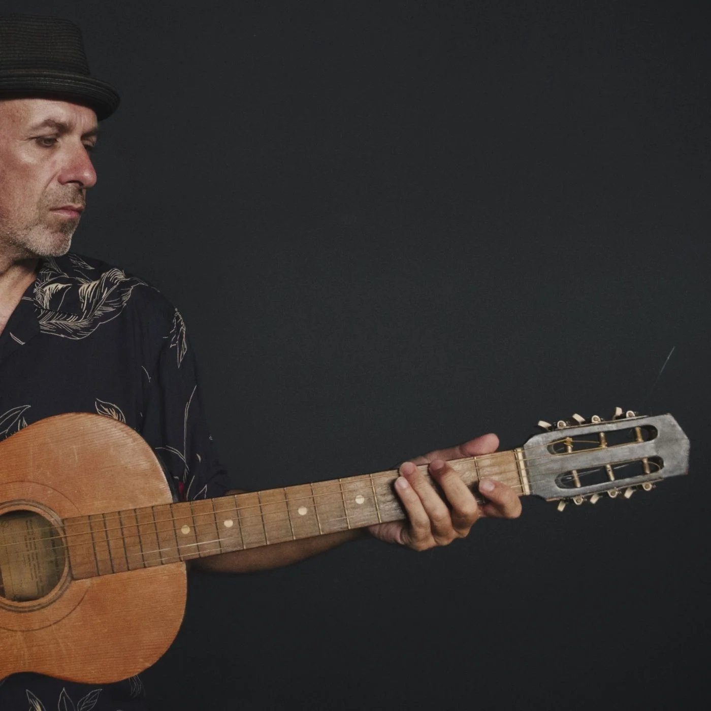 Iacampo e gli escamotage per continuare a sopravvivere nel nuovo disco ‘Preghiere contemporanee’