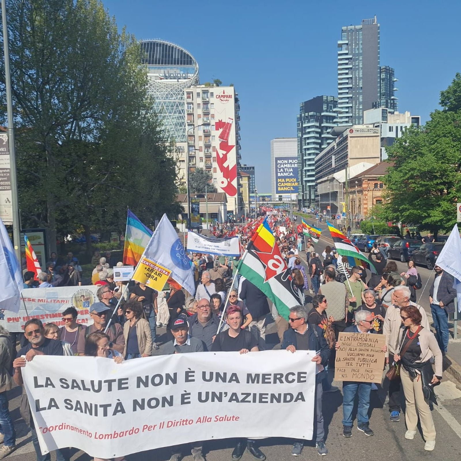 Milano. Migliaia in piazza per la sanità pubblica