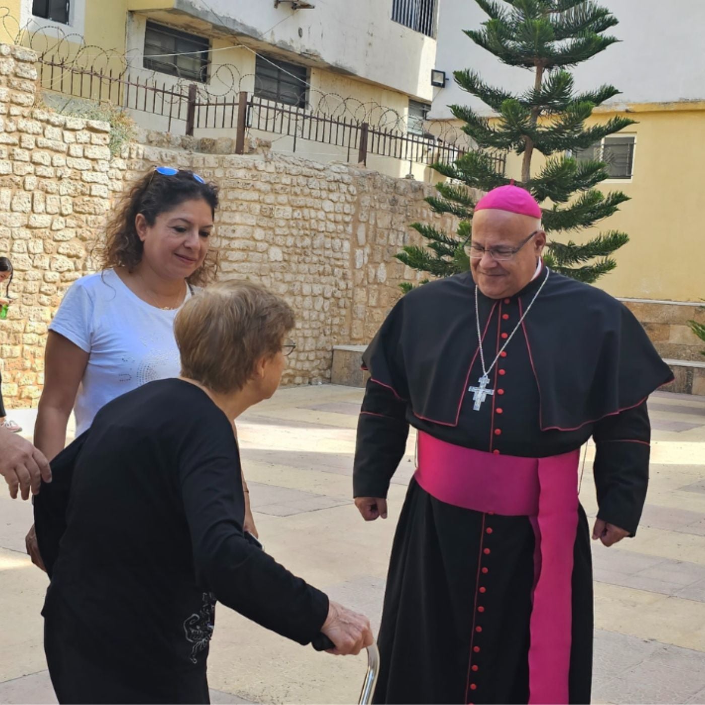"Solo il dialogo può salvarci dall’incubo della guerra”: a Radio Popolare parla il vescovo di Beirut, monsignor César Essayan