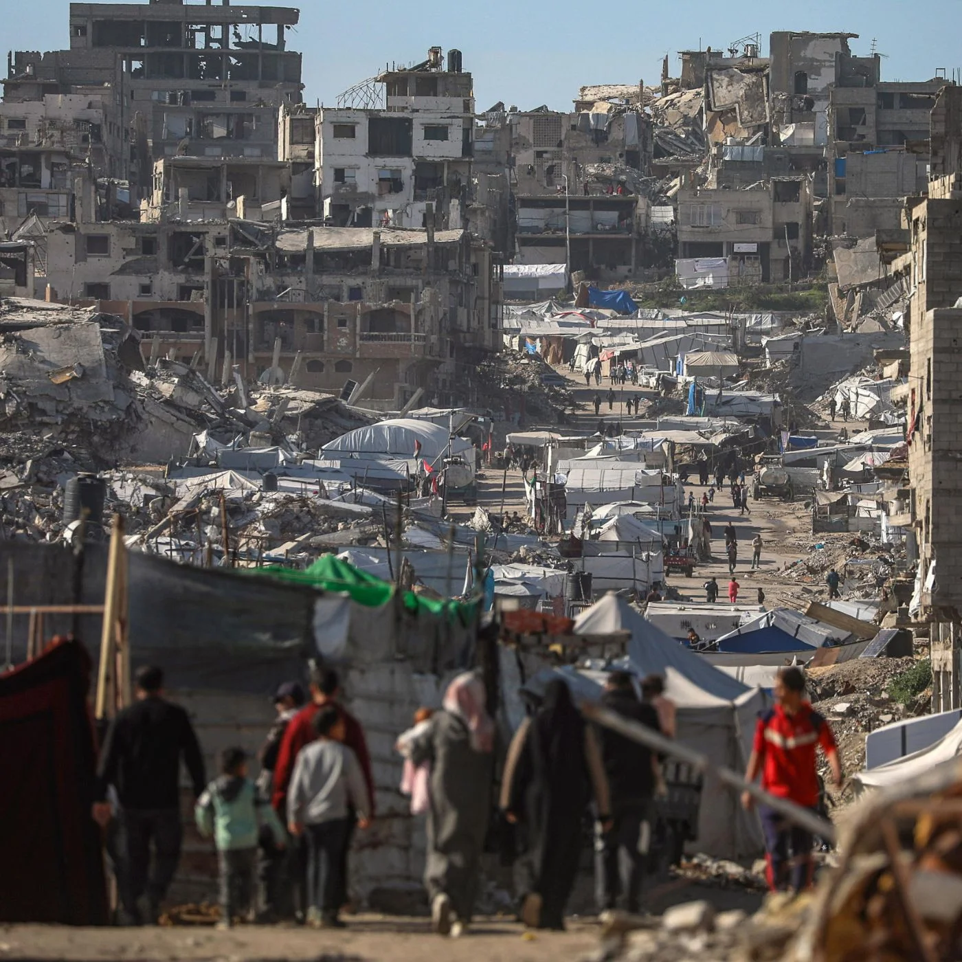 Famiglia in fuga da Gaza: tutto pronto per accoglierli a Como, manca via libera da ministero e consolato