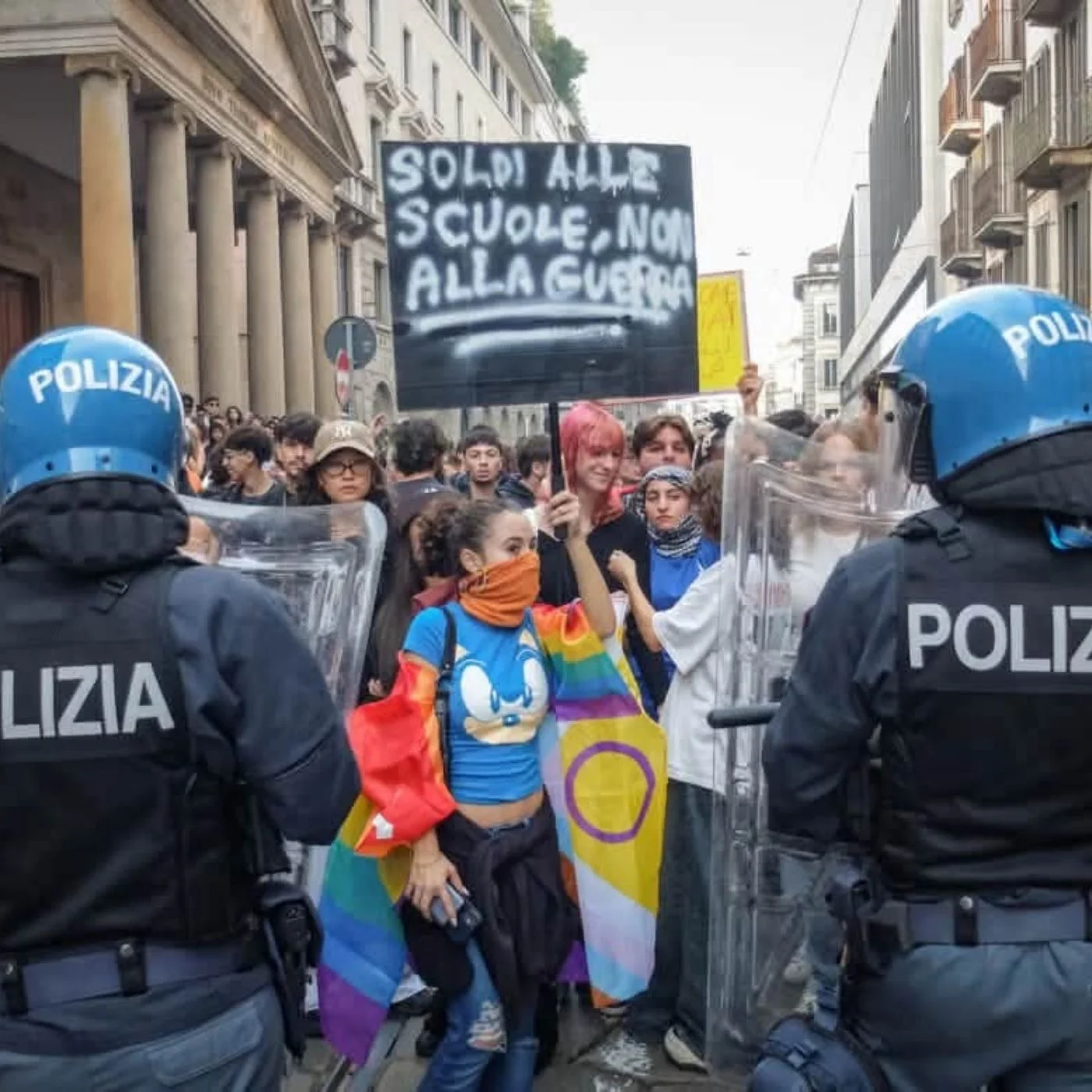 "Gli stipendi fanno schifo, siamo abbandonati e usati come capro espiatorio". Nicolò, 17 anni, sabato in corteo