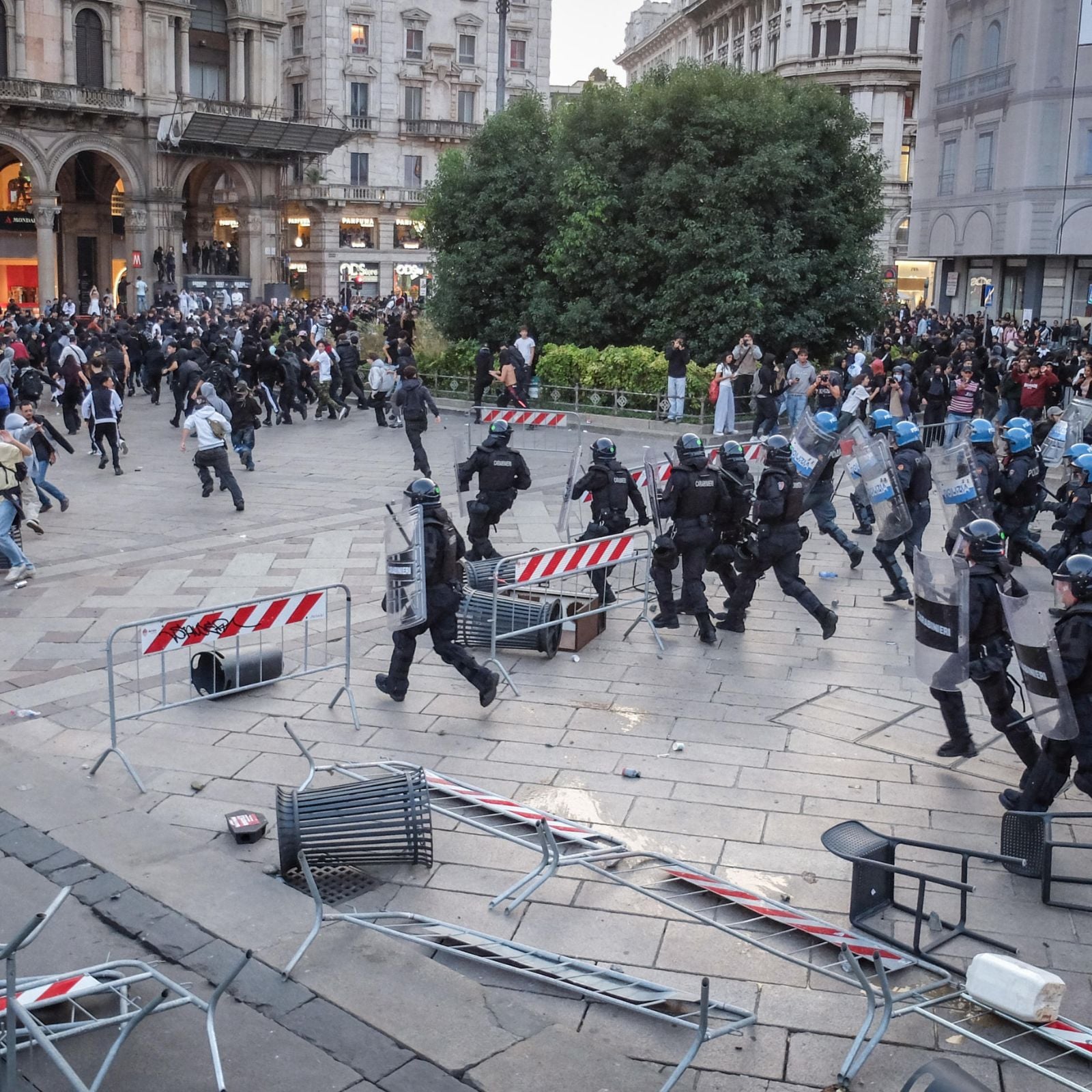 Governo reazionario, decreti ad hoc e repressione sistematica