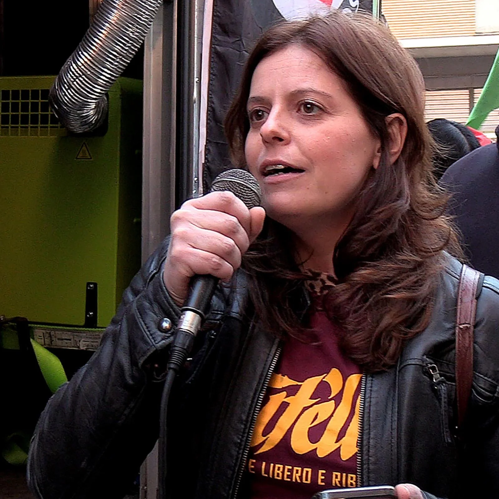 Controllo preventivo all’eurodeputata Ilaria Salis nel giorno del corteo No Kings. "Intimidazione a chi manifesta"