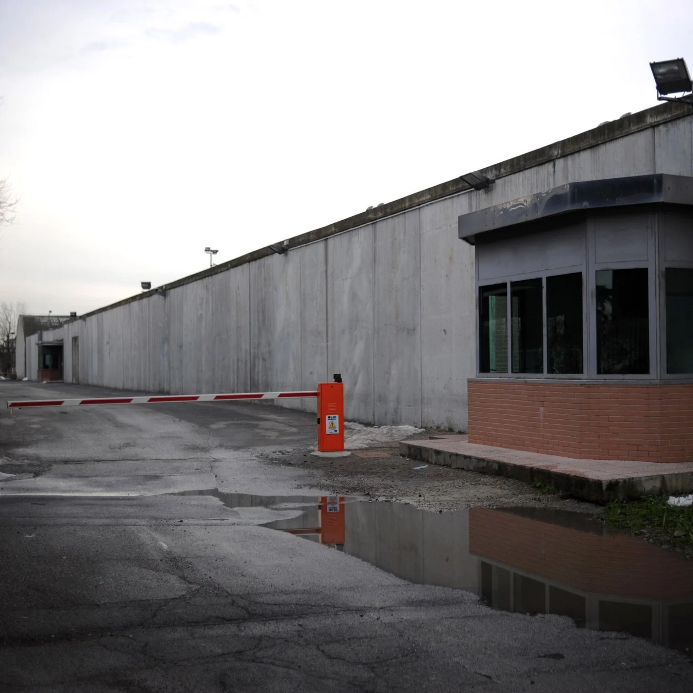 L'orrore quotidiano nel Cpr di via Corelli a Milano