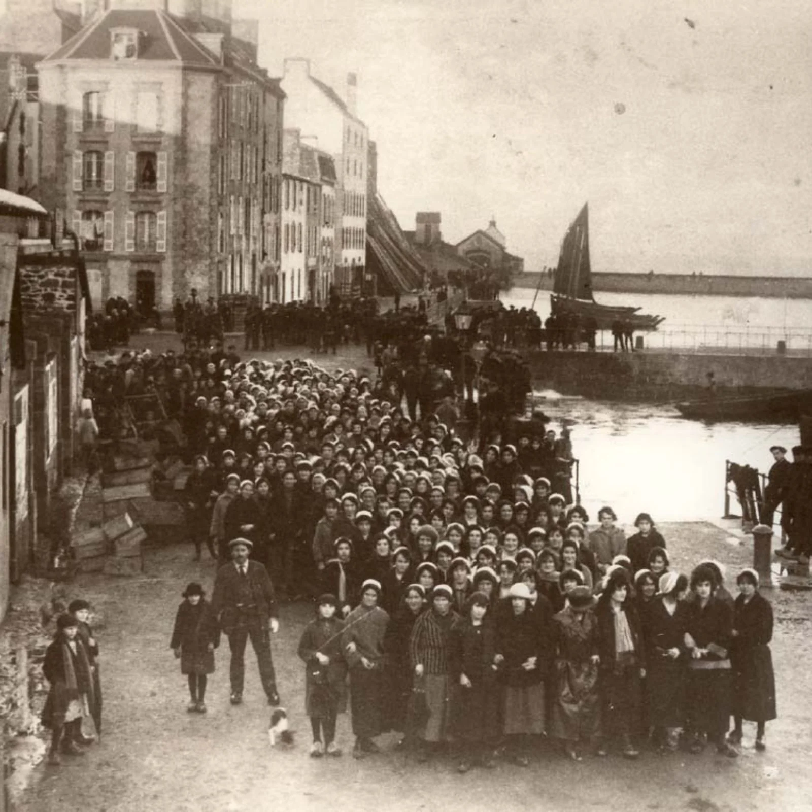In un libro il reportage di Lucie Colliard sullo sciopero vittorioso delle sardiniere bretoni 100 anni fa