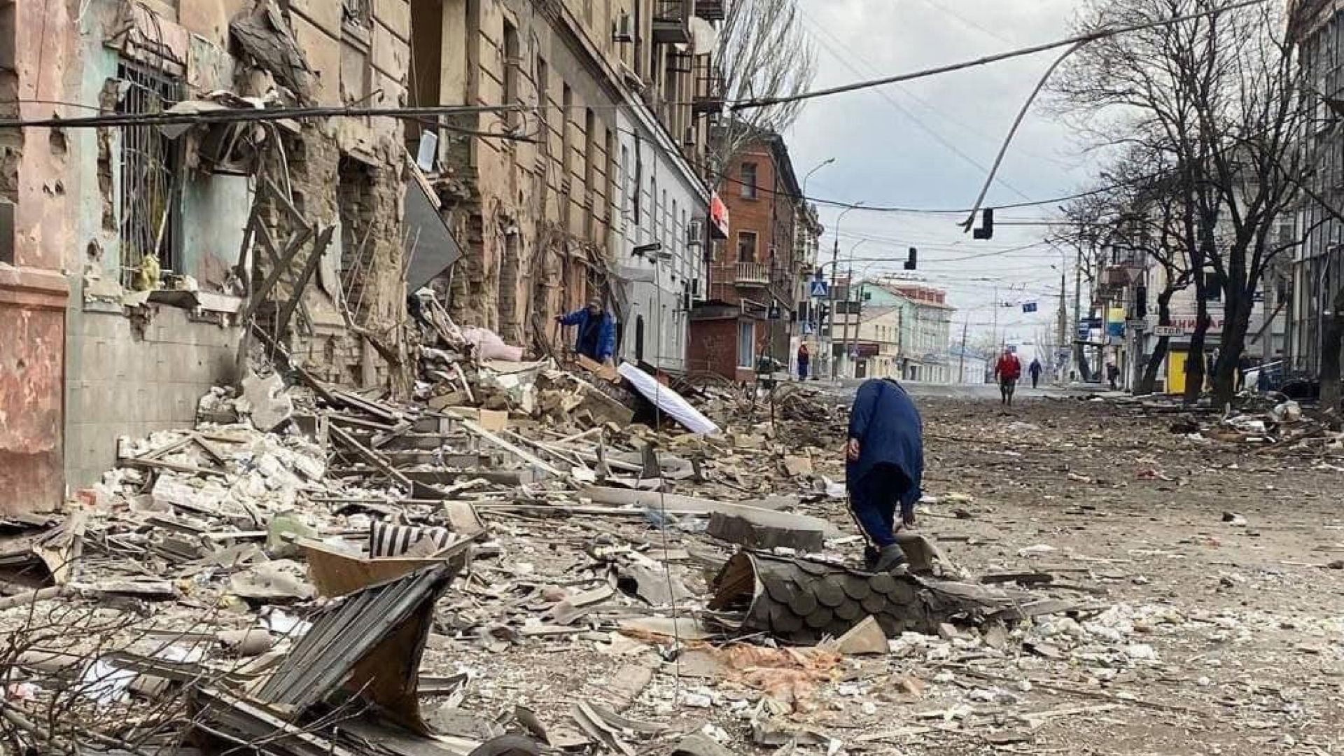 Quartieri residenziali di Mariupol devastati dai bombardamenti russi, 9 marzo 2022. ANSA