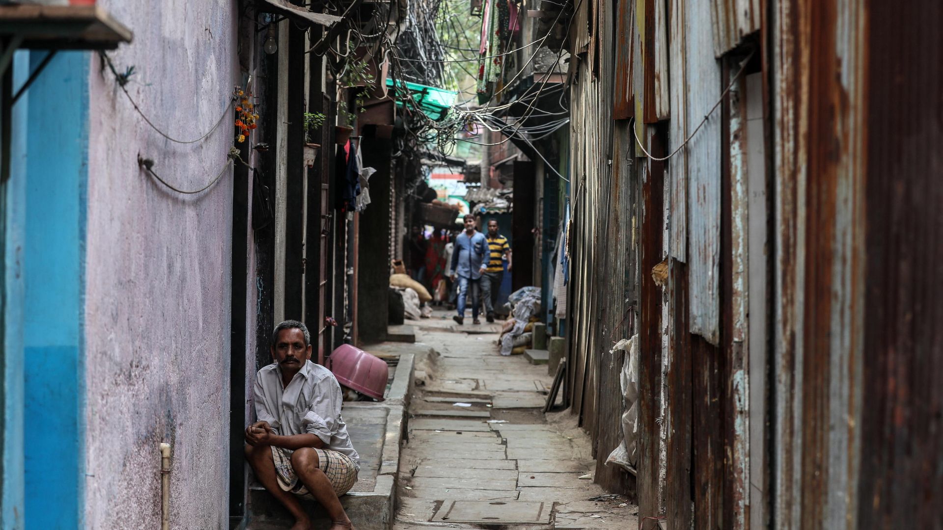 povertà - la baraccopoli di Dharavi, a Mumbai.