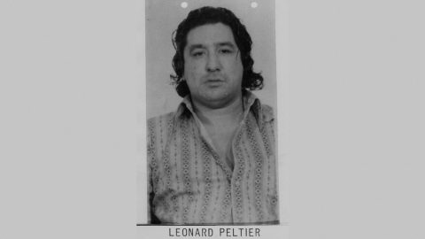 Leonard Peltier torna a casa. Biden commuta la pena dell'attivista