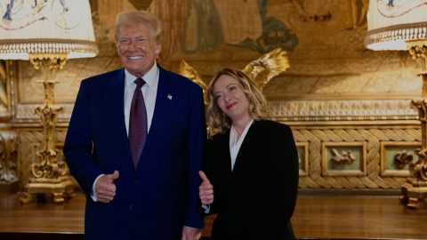 Il sogno di Meloni: accreditarsi come la più trumpista tra i leader europei