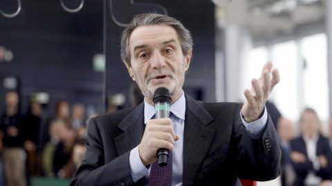 Fine vita al Pirellone, Fratelli d’Italia attacca il presidente Fontana. La destra sempre più spaccata litiga su tutto