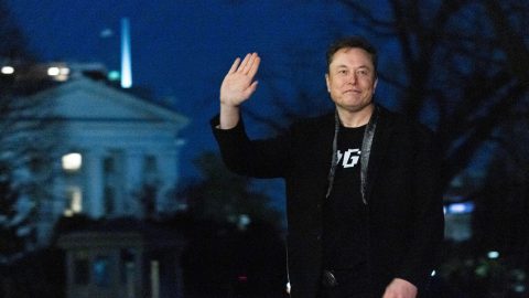 La distruzione politica, sociale e costituzionale di Elon Musk continua