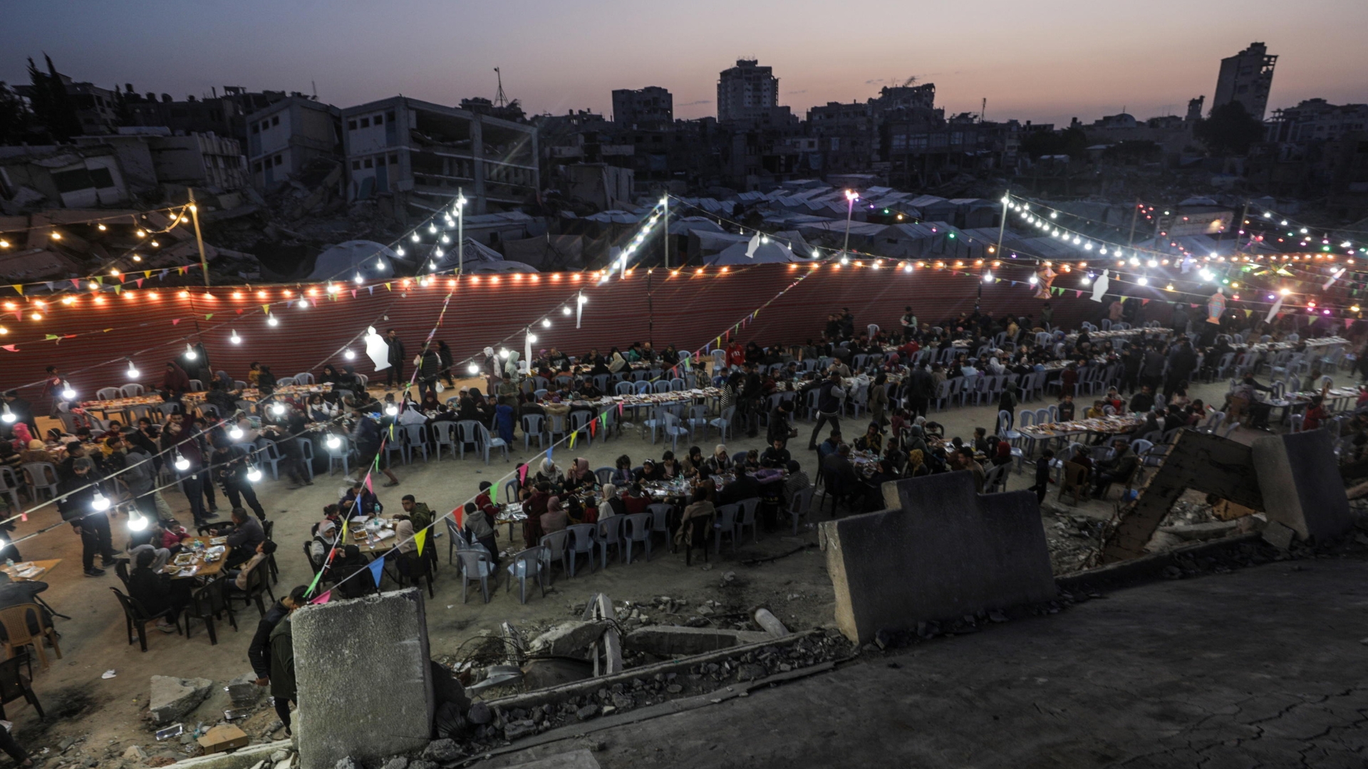 Iftar al tramonto a Gaza